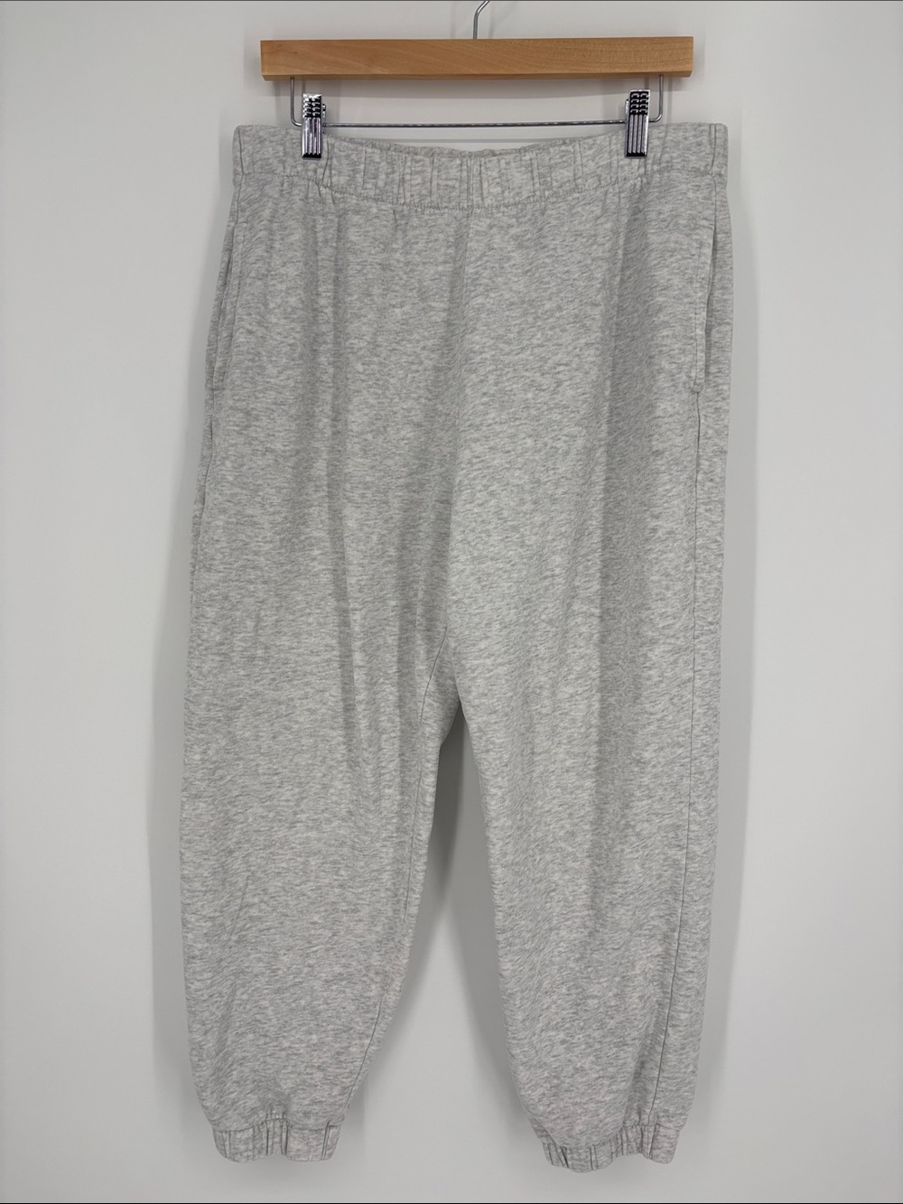 Hollister Light Gray Jogger Sweatpants Women’s Size Large Short